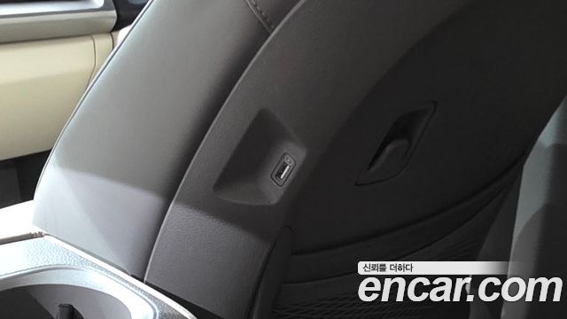 Kia Canival 2023 — photo 28