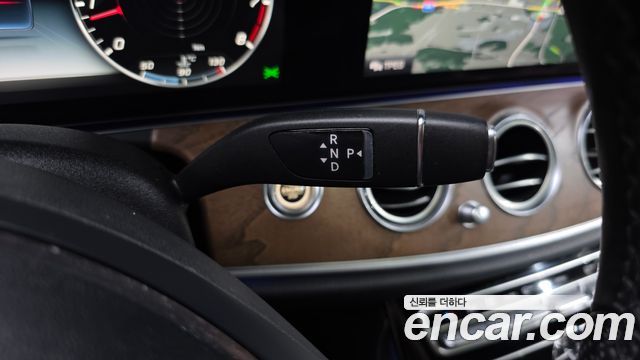 Mercedes-Benz E-Class 2018 — photo 12