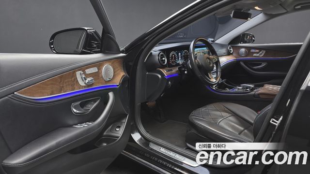 Mercedes-Benz E-Class 2018 — photo 13