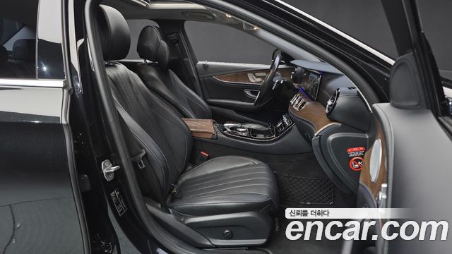 Mercedes-Benz E-Class 2018 — photo 17