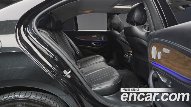 Mercedes-Benz E-Class 2018 — photo 18
