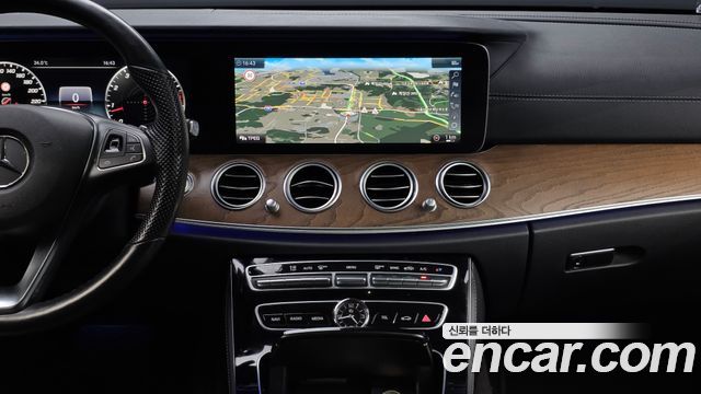 Mercedes-Benz E-Class 2018 — photo 19