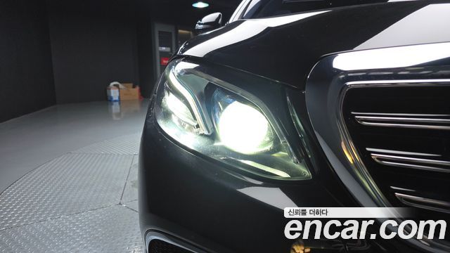 Mercedes-Benz E-Class 2018 — photo 8
