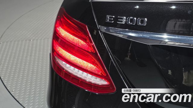 Mercedes-Benz E-Class 2018 — photo 9