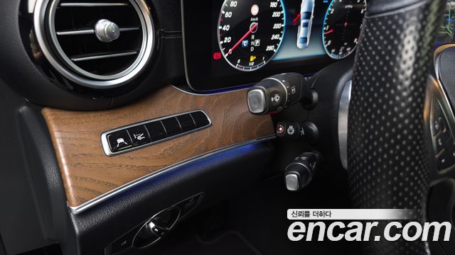 Mercedes-Benz E-Class 2018 — photo 30