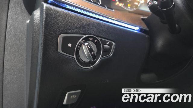 Mercedes-Benz E-Class 2018 — photo 31