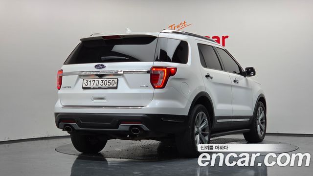 Ford Explorer 2018 — photo 2