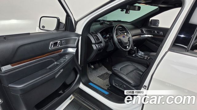 Ford Explorer 2018 — photo 10