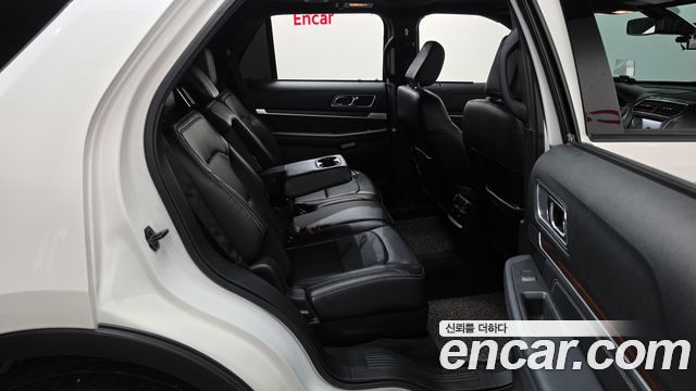 Ford Explorer 2018 — photo 12