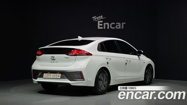 Hyundai Ioniq 2020 — photo 2