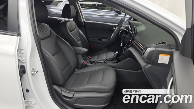 Hyundai Ioniq 2020 — photo 17