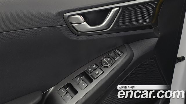 Hyundai Ioniq 2020 — photo 28