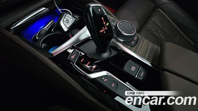BMW 5-Series 2018 — photo 12