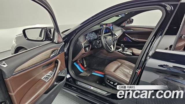 BMW 5-Series 2018 — photo 13