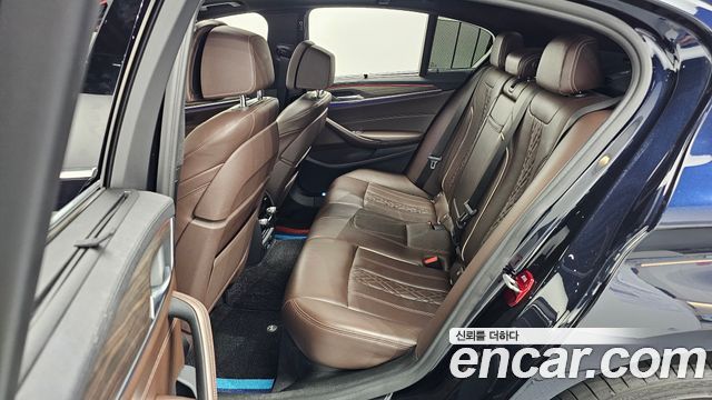 BMW 5-Series 2018 — photo 18