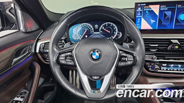 BMW 5-Series 2018 — photo 19