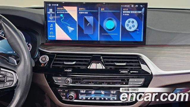 BMW 5-Series 2018 — photo 20