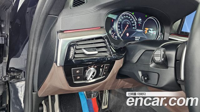 BMW 5-Series 2018 — photo 22