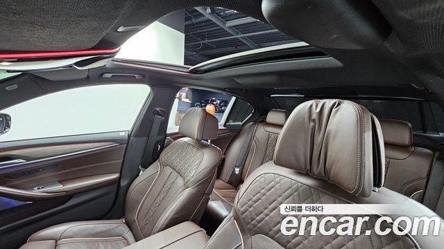 BMW 5-Series 2018 — photo 24