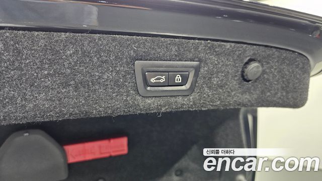BMW 5-Series 2018 — photo 26