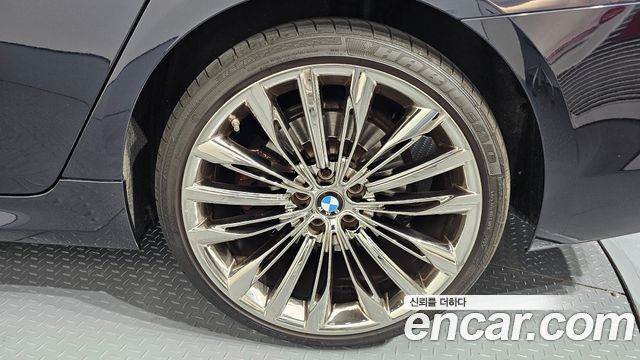 BMW 5-Series 2018 — photo 7