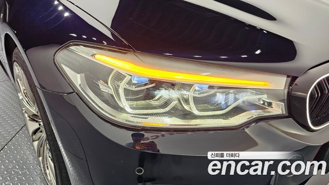 BMW 5-Series 2018 — photo 8