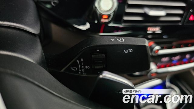 BMW 5-Series 2018 — photo 29