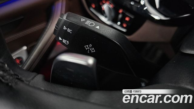 BMW 5-Series 2018 — photo 30