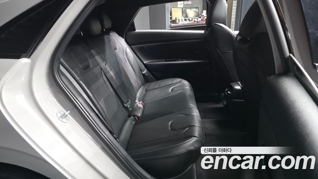 Hyundai AVANTE 2023 — photo 18