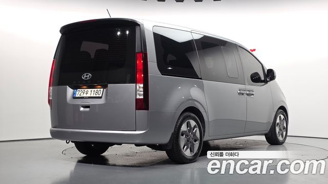 Hyundai Staria 2023 — photo 2
