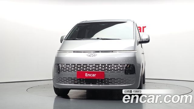 Hyundai Staria 2023 — photo 3