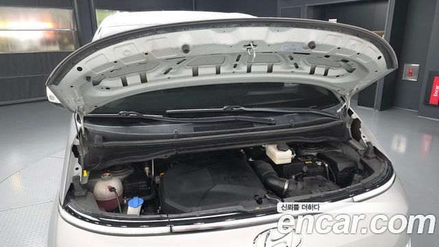 Hyundai Staria 2023 — photo 6