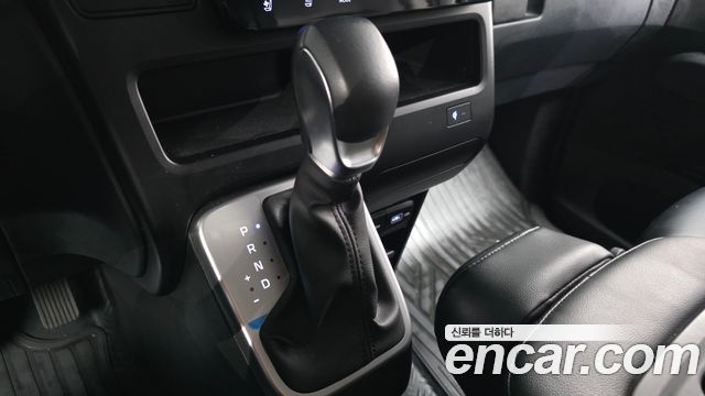 Hyundai Staria 2023 — photo 9