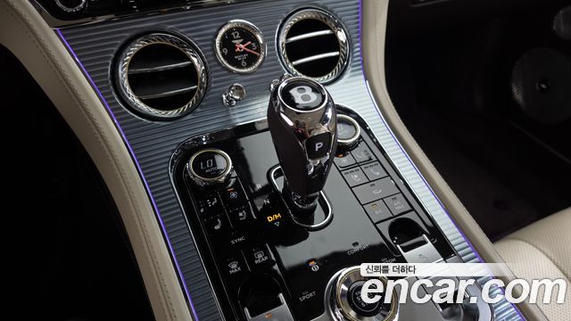 Bentley Continental 2019 — photo 9