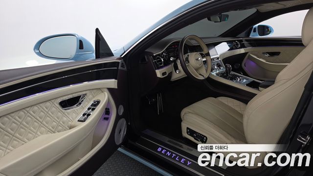 Bentley Continental 2019 — photo 10