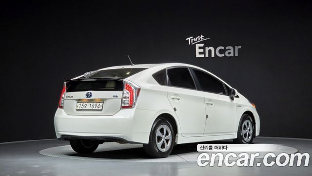 Toyota Prius 2014 — photo 2