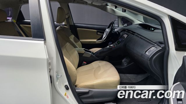 Toyota Prius 2014 — photo 11
