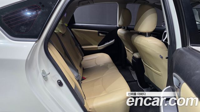 Toyota Prius 2014 — photo 12