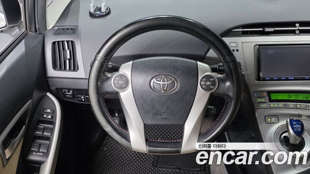 Toyota Prius 2014 — photo 13