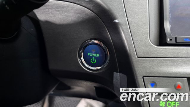 Toyota Prius 2014 — photo 16