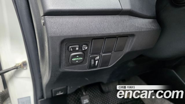 Toyota Prius 2014 — photo 17