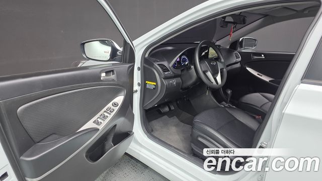 Hyundai Accent 2017 — photo 13