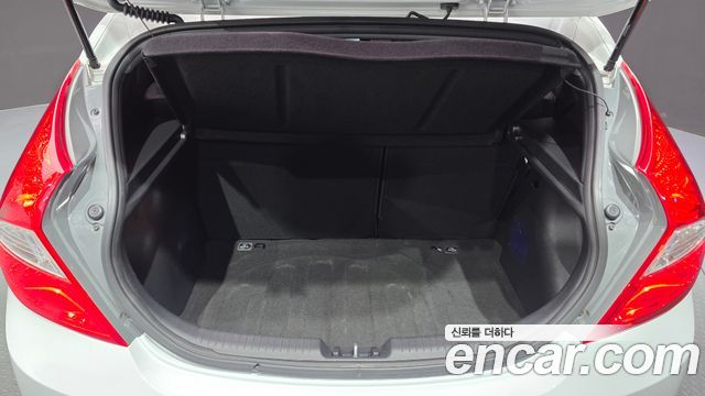Hyundai Accent 2017 — photo 22