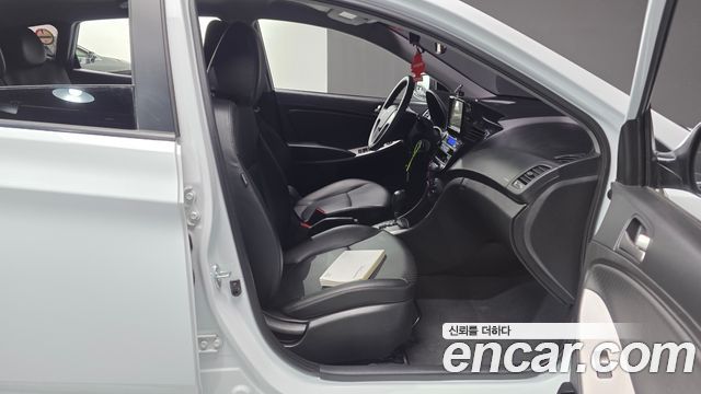 Hyundai Accent 2017 — photo 16