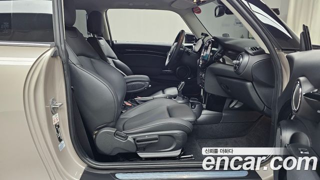 Mini Cooper 2023 — photo 17