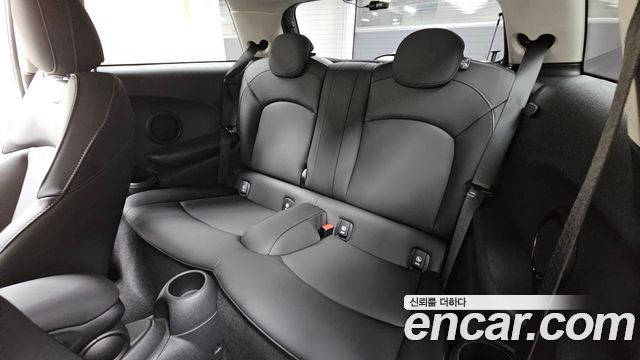 Mini Cooper 2023 — photo 18