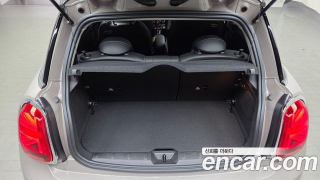 Mini Cooper 2023 — photo 26