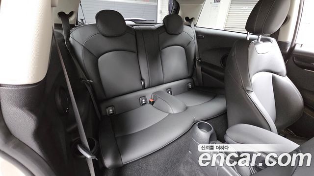 Mini Cooper 2023 — photo 16