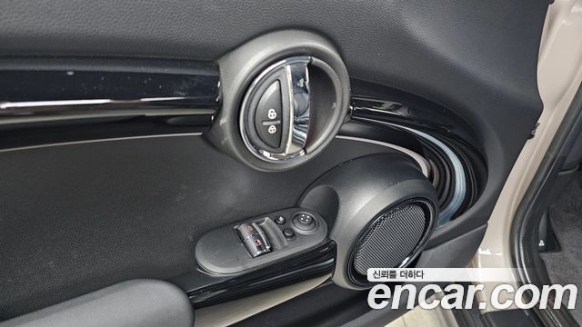 Mini Cooper 2023 — photo 28