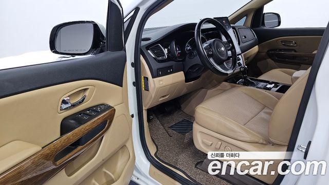 Kia Canival 2016 — photo 10